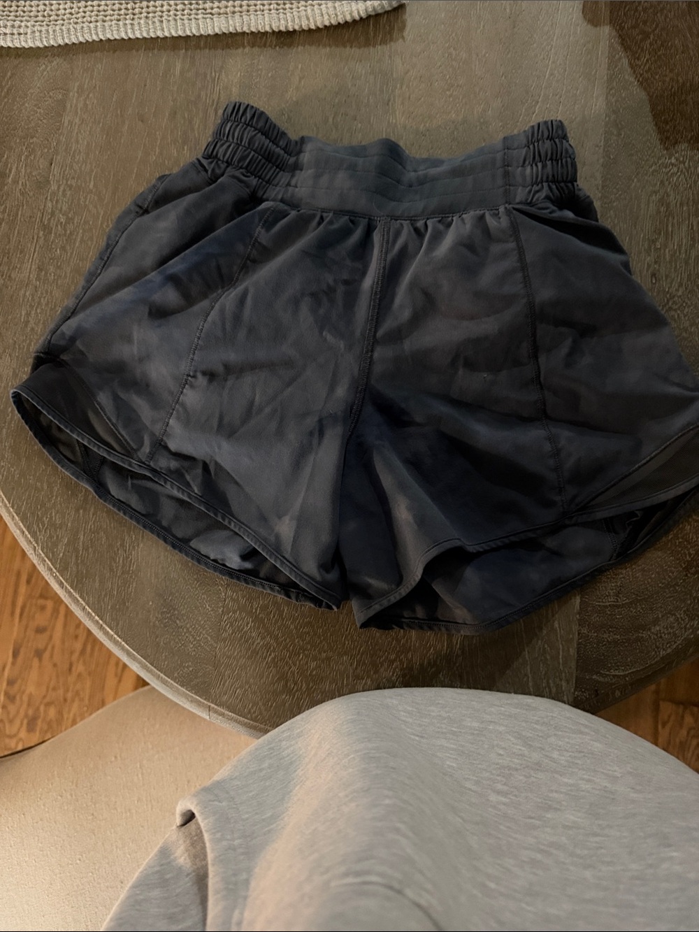 lululemon athletica Black Women's Athletic Shorts high rise 4 inch hotty hots.